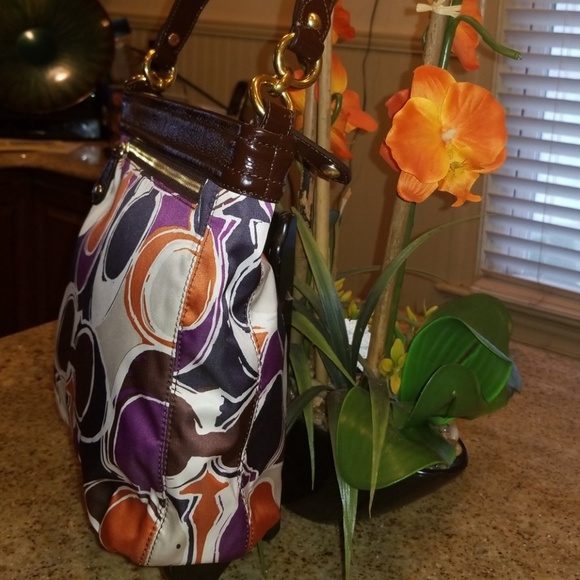 Handbag - Picture 6 of 6